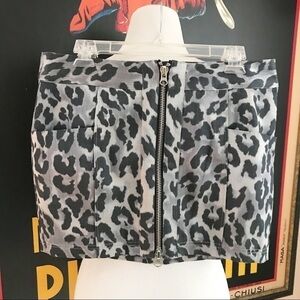Seventy Two Changes Metallic Silver Leopard Print Zipper Bittersweet Skirt Sz 8